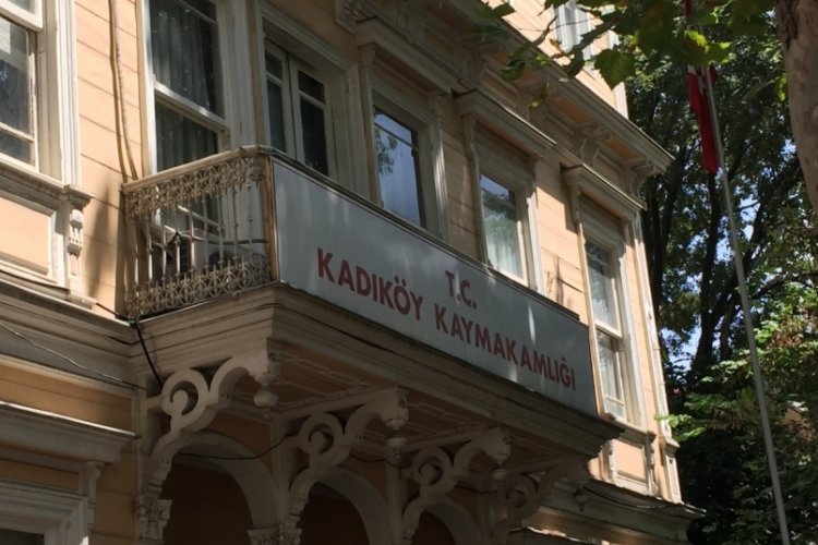 Kadık&ouml;y'de g&ouml;steri ve y&uuml;r&uuml;y&uuml;şler yasaklandı