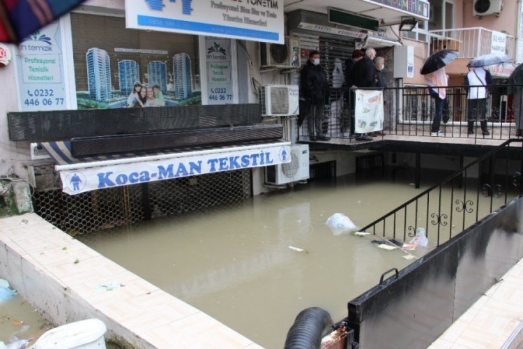 Zemin katta oturan vatandaşlar selden etkilendi