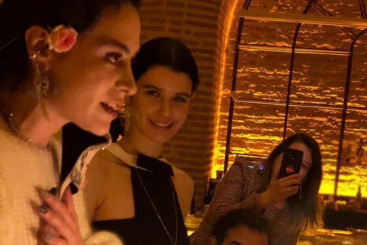 Beren Saat: Yıllar &ouml;nce bug&uuml;n Kenan ile tanıştık