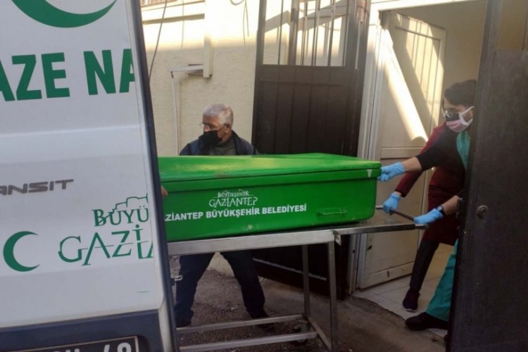 Evine g&ouml;t&uuml;rd&uuml;ğ&uuml; arkadaşını vahşice &ouml;ld&uuml;rd&uuml;!