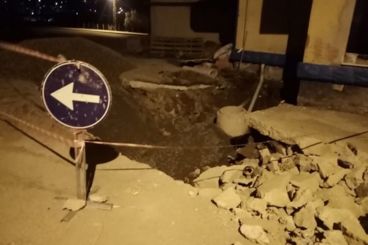 Su şebekesini onarmak i&ccedil;in girdiği &ccedil;ukur mezarı oldu
