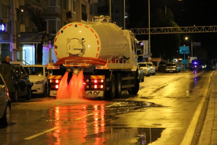 İzmir'de selin izleri temizleniyor