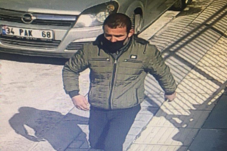 Ev sahibi duştayken eve giren hırsız ziynet eşyalarını &ccedil;aldı