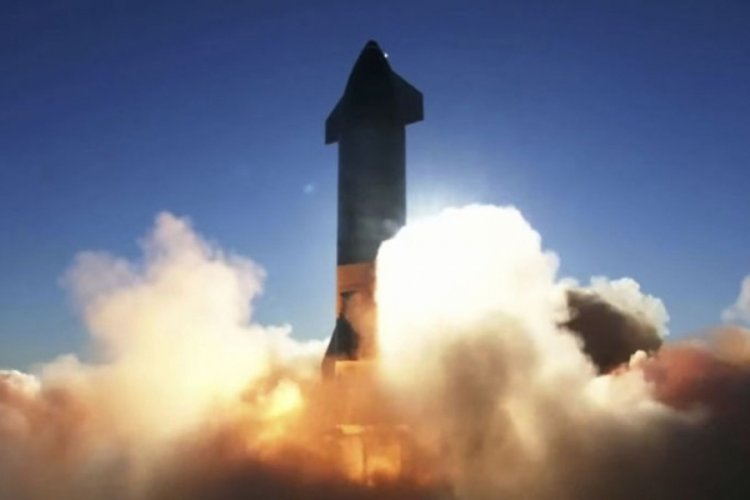 SpaceX'in Starship roketi iniş sırasında patladı