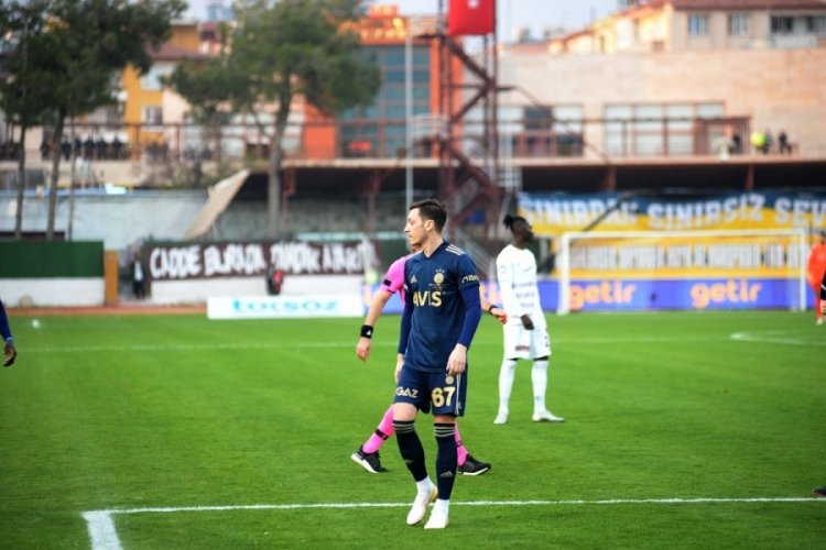 Mesut &Ouml;zil transfer d&ouml;nemine damga vurdu