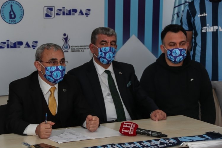 Belediye K&uuml;tahyaspor'dan imza şov