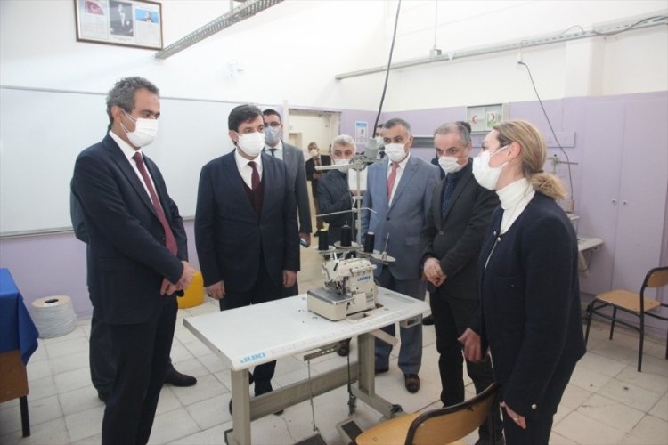 Milli Eğitim Bakan Yardımcısı &Ouml;zer Bursa'da: Okul ile sekt&ouml;r arasında kurulan iş birliklerini &ccedil;ok &ouml;nemsiyoruz
