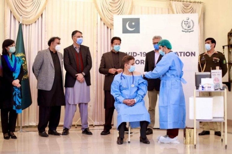 Pakistan'da Covid-19'a karşı aşılamalar başladı