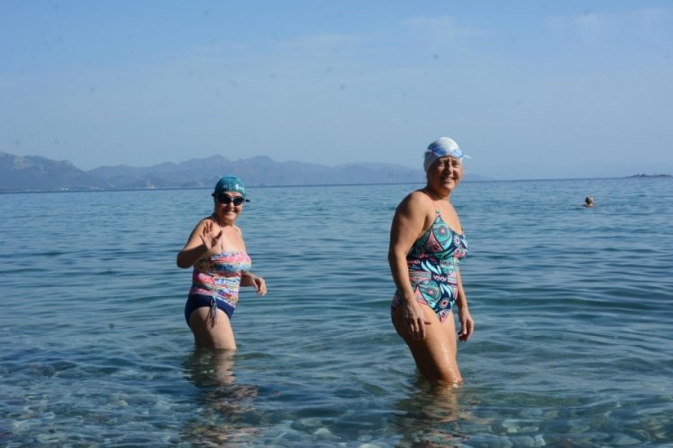 Dat&ccedil;a'da g&uuml;neşi g&ouml;ren denize koştu