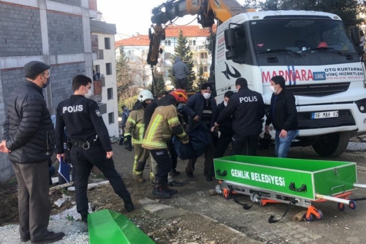 Bursa'da trakt&ouml;r&uuml;n altında kalan s&uuml;r&uuml;c&uuml; hayatını kaybetti