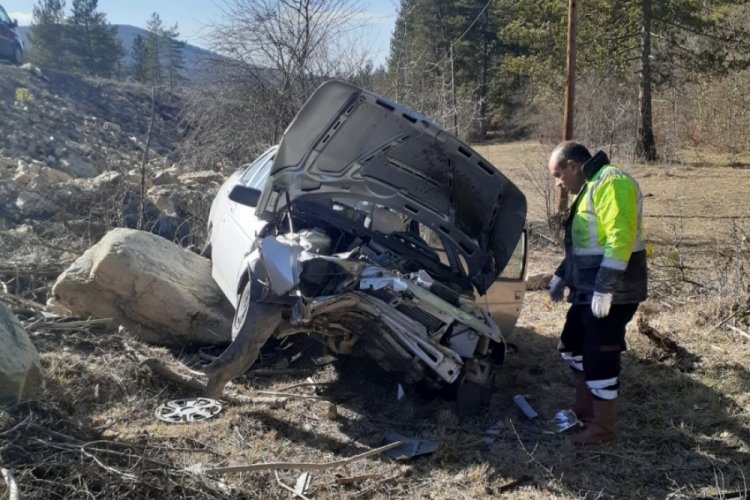 Yoldan &ccedil;ıkan otomobil şarampolde yuvarlandı