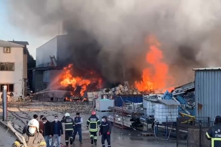 Geri d&ouml;n&uuml;ş&uuml;m fabrikasında yangın