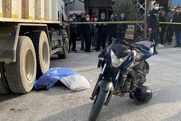 Kamyonla motosiklet &ccedil;arpıştı: 1 &ouml;l&uuml;