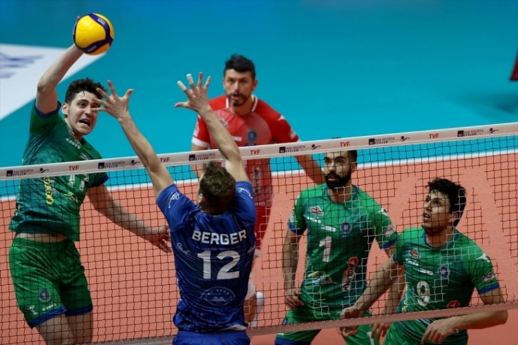 Bursa B&uuml;y&uuml;kşehir Belediyespor, Halkbank deplasmanında mağlup oldu