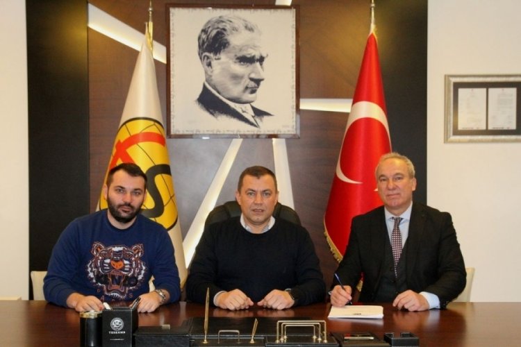 Eskişehirspor'un yeni teknik direkt&ouml;r&uuml; Cengiz Se&ccedil;sev oldu