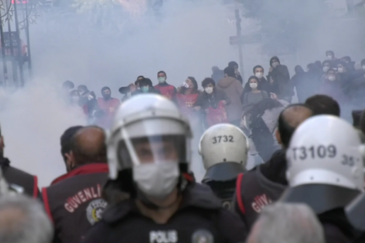 İzmir'de Boğazi&ccedil;i g&ouml;zaltıları