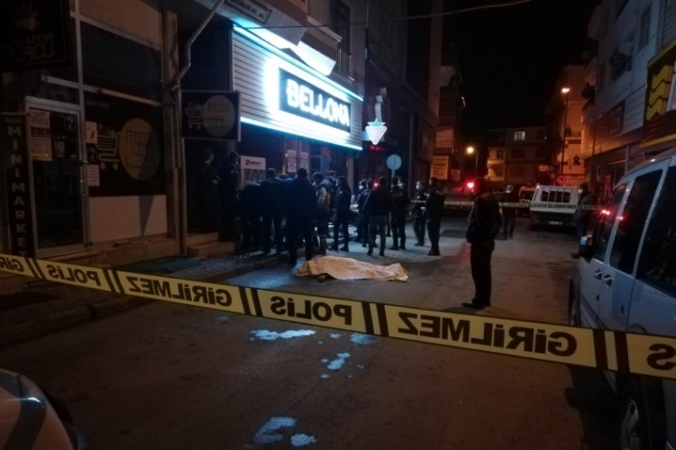 Teras kattan yola d&uuml;şen şahıs hayatını kaybetti