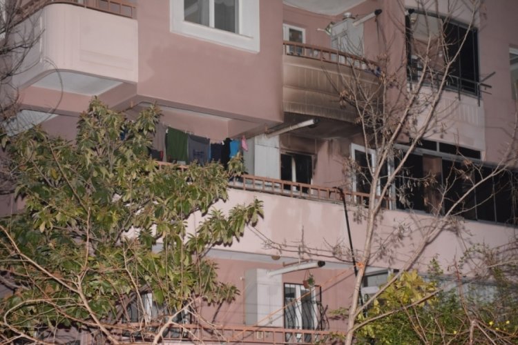 8 katlı apartmanda yangın paniği
