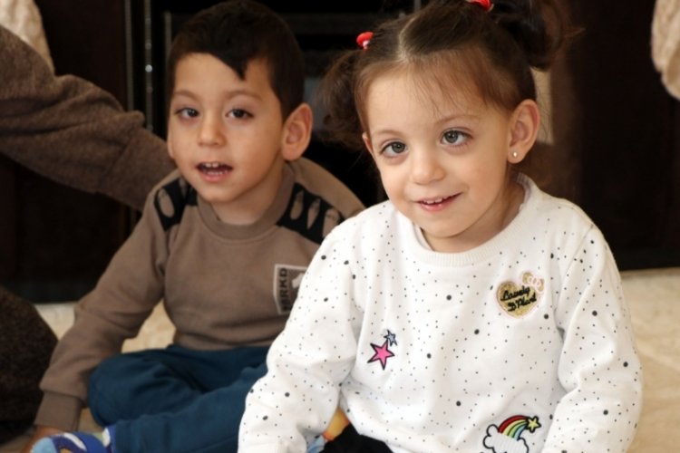 Engelli ikizlerinin tedavisi i&ccedil;in destek istiyor
