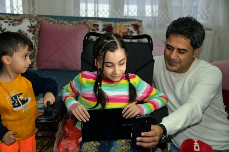 Minik Yeliz'in 'ak&uuml;l&uuml; sandalye' isteği ger&ccedil;ekleşti