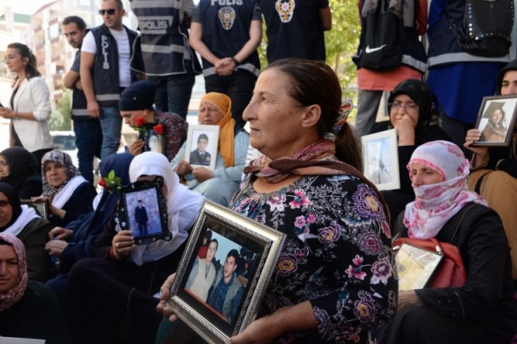 HDP &ouml;n&uuml;ndeki evlat n&ouml;betinde 23'&uuml;nc&uuml; kavuşma