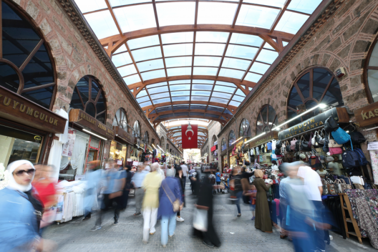 Bursa'da kadınların sayısı erkekleri ge&ccedil;ti!