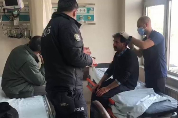 Hastaneye yolcu taşıyan minib&uuml;s s&uuml;r&uuml;c&uuml;lerinin sopalı kavgası: 9 yaralı