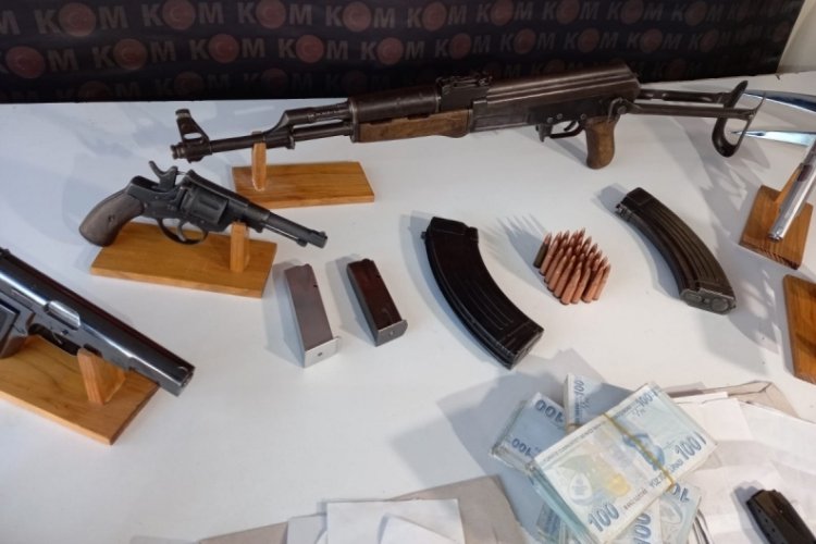 '&Ccedil;akarlar Grubu'na operasyon