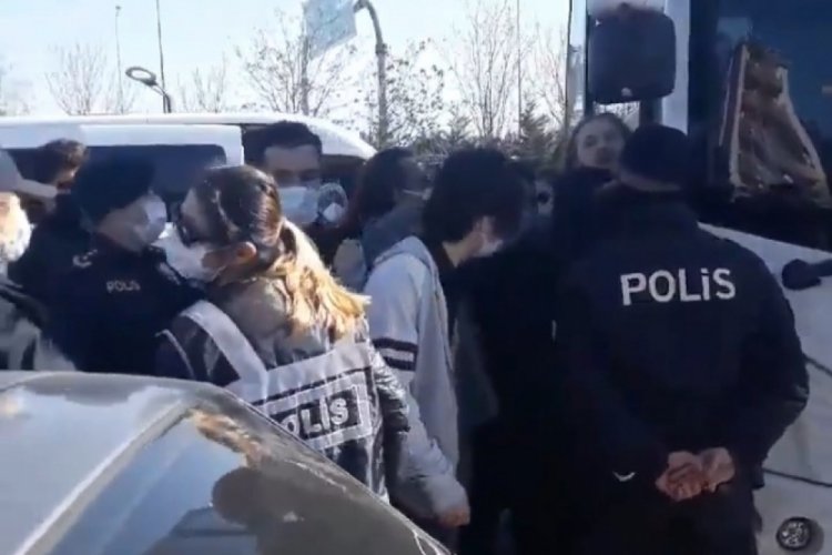 Boğazi&ccedil;i &Uuml;niversitesi'ndeki olaylara ilişkin Bursa'da izinsiz g&ouml;steri yapan 17 kişiye g&ouml;zaltı
