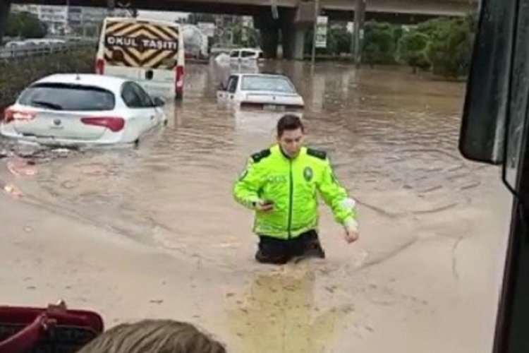 İzmir'de fedakar polise &ouml;d&uuml;l