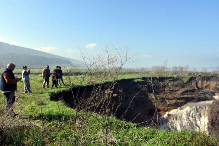 Menderes'te yağmur suları d&uuml;denleri doldurdu