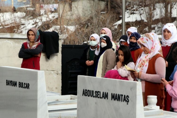 Van'da &ccedil;ığ felaketinin yıl d&ouml;n&uuml;m&uuml;nde şehitler anıldı