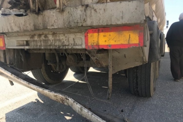 Otomobil tankere arkadan &ccedil;arptı: 1 &ouml;l&uuml;