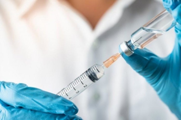 İngiltere'de son 24 saatte Covid-19'a bağlı 915 can kaybı