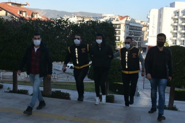Babasını kalbinden bı&ccedil;aklayıp &ouml;ld&uuml;rm&uuml;şt&uuml;, tutuklandı