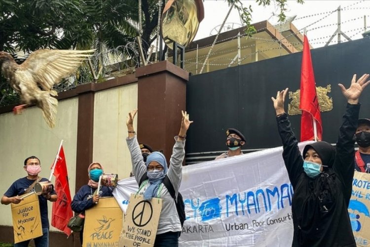 Endonezya'da Myanmar'daki askeri darbe karşıtı protesto düzenlendi