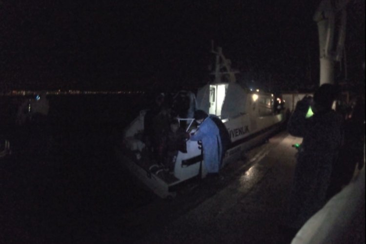 Balıkesir'de 38 kaçak göçmen kurtarıldı
