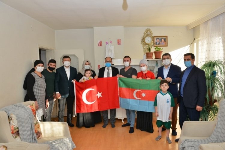 Bursa Yıldırım Belediye Başkanı Yılmaz'dan Azerbaycanlı şehit ailelerine ziyaret