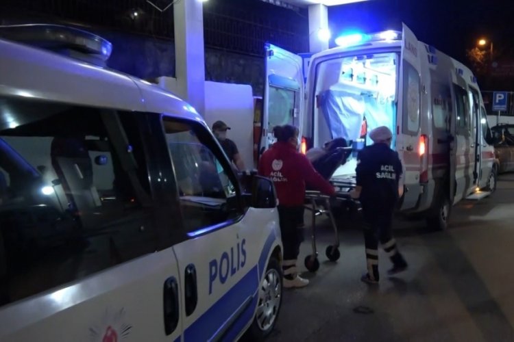 Bursa'da otomobil ile hafif ticari aracın çarpıştığı kazada 3 kişi yaralandı