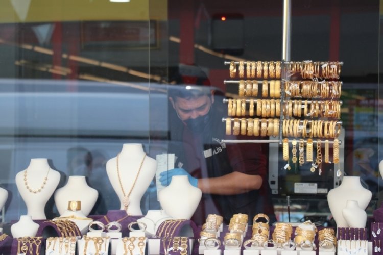 Bursa'da kuyumcudan silahlı soygun yapan iki kişi tutuklandı
