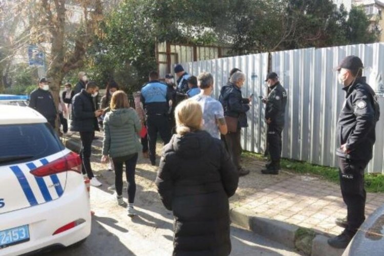 Fıstık &ccedil;amı ağacı kesildi, mahalleli tepki g&ouml;sterdi