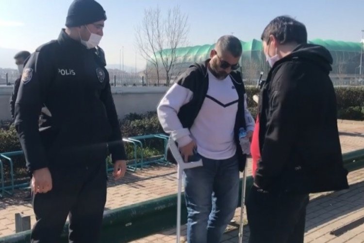 Bursa'da engelli s&uuml;r&uuml;c&uuml;n&uuml;n aracında uyuşturucu olduğu iddia edilen madde ele ge&ccedil;irildi
