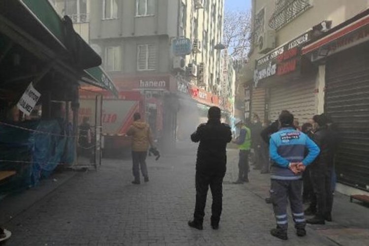 Mahalle sakinlerini sokağa d&ouml;ken yangın!