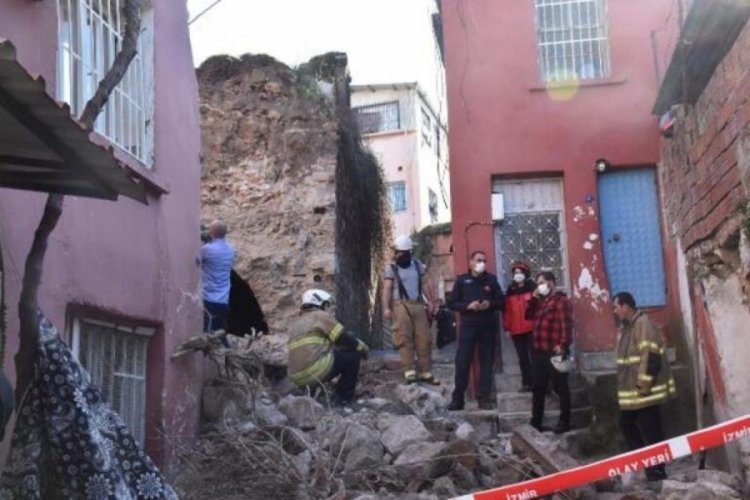 Atıl haldeki sinagog evin &uuml;zerine yıkıldı