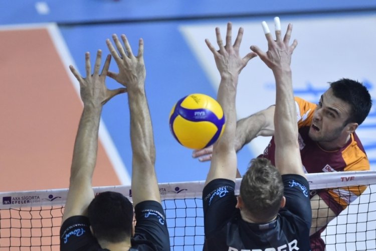 İneg&ouml;l Belediyespor Halkbank'a mağlup oldu