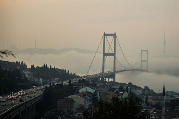 İstanbul Boğazı'nda gemi trafiği a&ccedil;ıldı