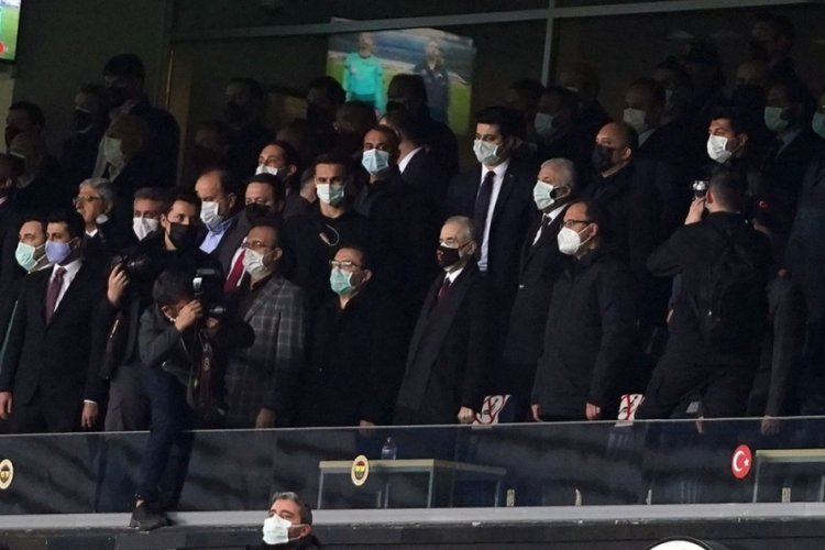 Bakan Kasapoğlu da derbide