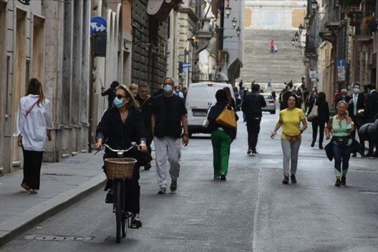 İtalya'da bir g&uuml;nde 13 bin 442 vaka