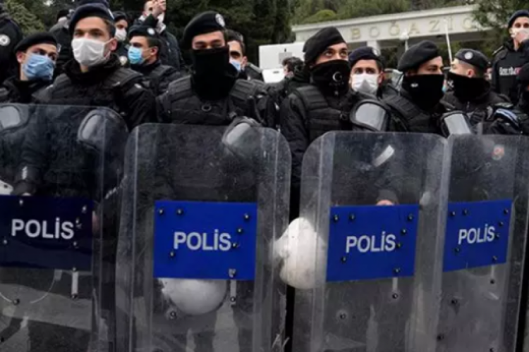 Kadıköy'de Boğaziçi protestolarına tutuklama