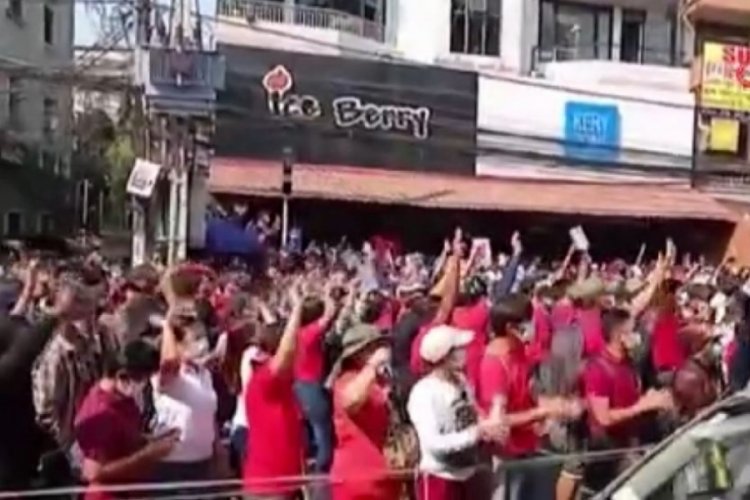 Myanmar'da darbe karşıtı protestolar 2 gününde devam ediyor